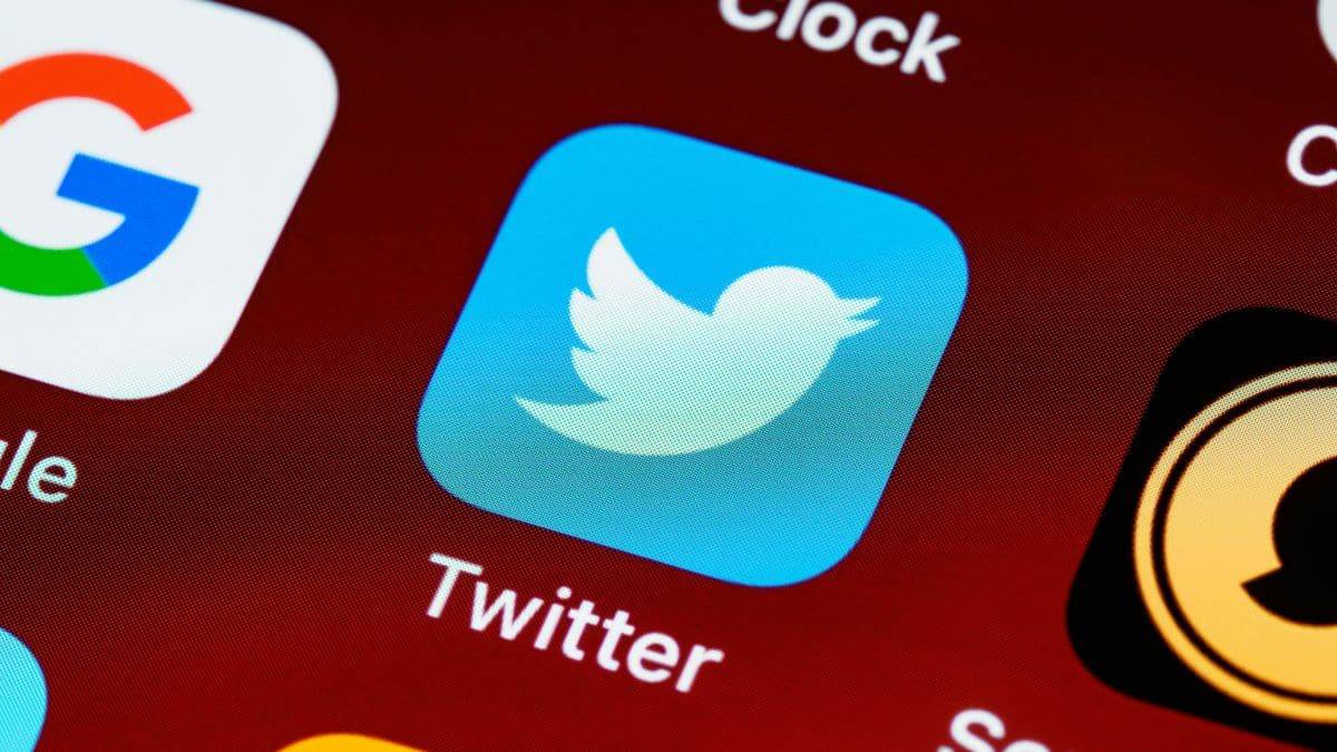 La firma de inteligencia de delitos cibernéticos Hudson Rock afirma que un actor malicioso está intentando vender los datos de usuario de 400 millones de usuarios de Twitter.